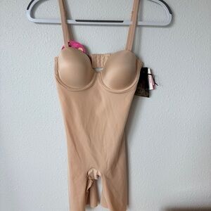 SPANX Strapless Cupped Bodysuit Sz Small